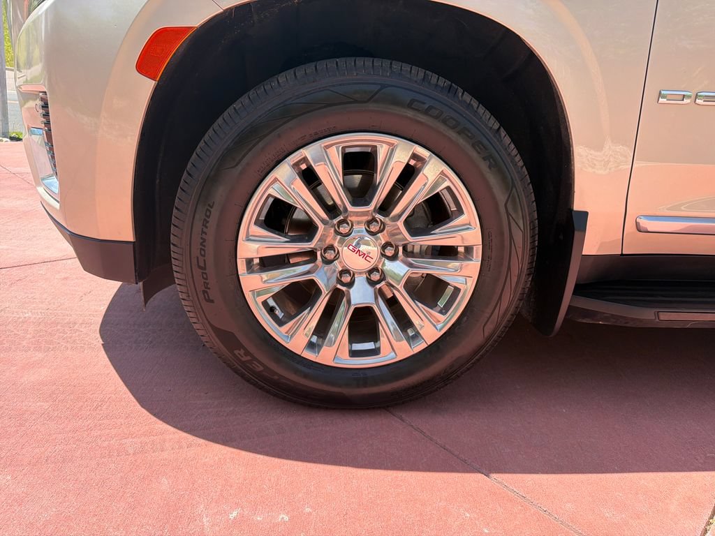 Used 2021 GMC Yukon Denali w/ Advanced Technology Package AWD/4WD image 43