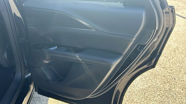 Used 2025 Cadillac Lyriq Luxury image 12