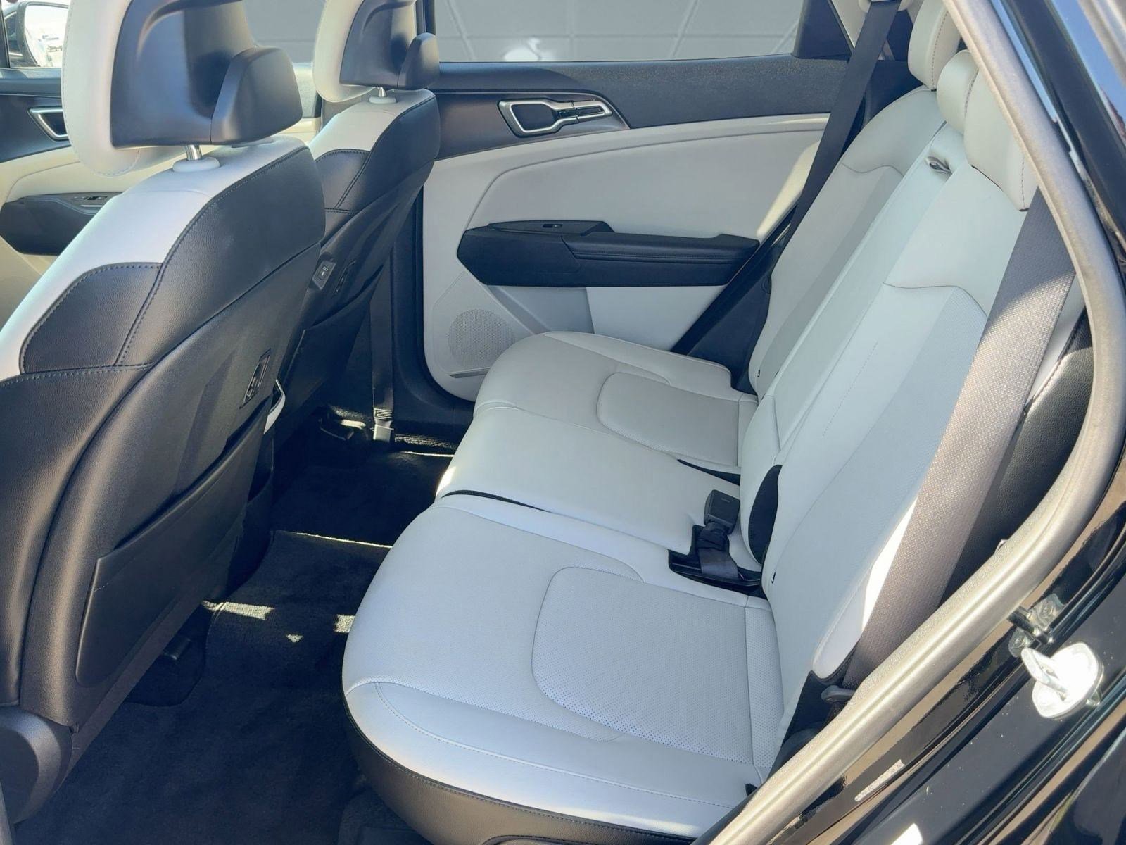 Used 2024 Kia Sportage EX image 27