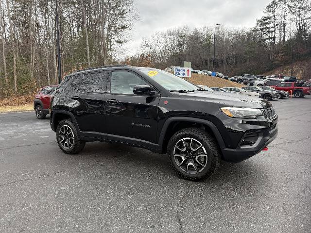 Used 2025 Jeep Compass Trailhawk w/ Trailhawk Elite Group image 7