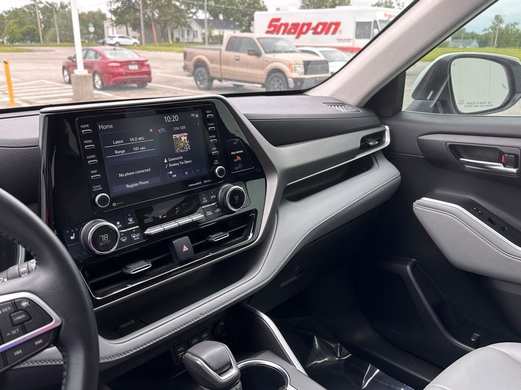 Used 2022 Toyota Highlander XLE AWD/4WD image 26