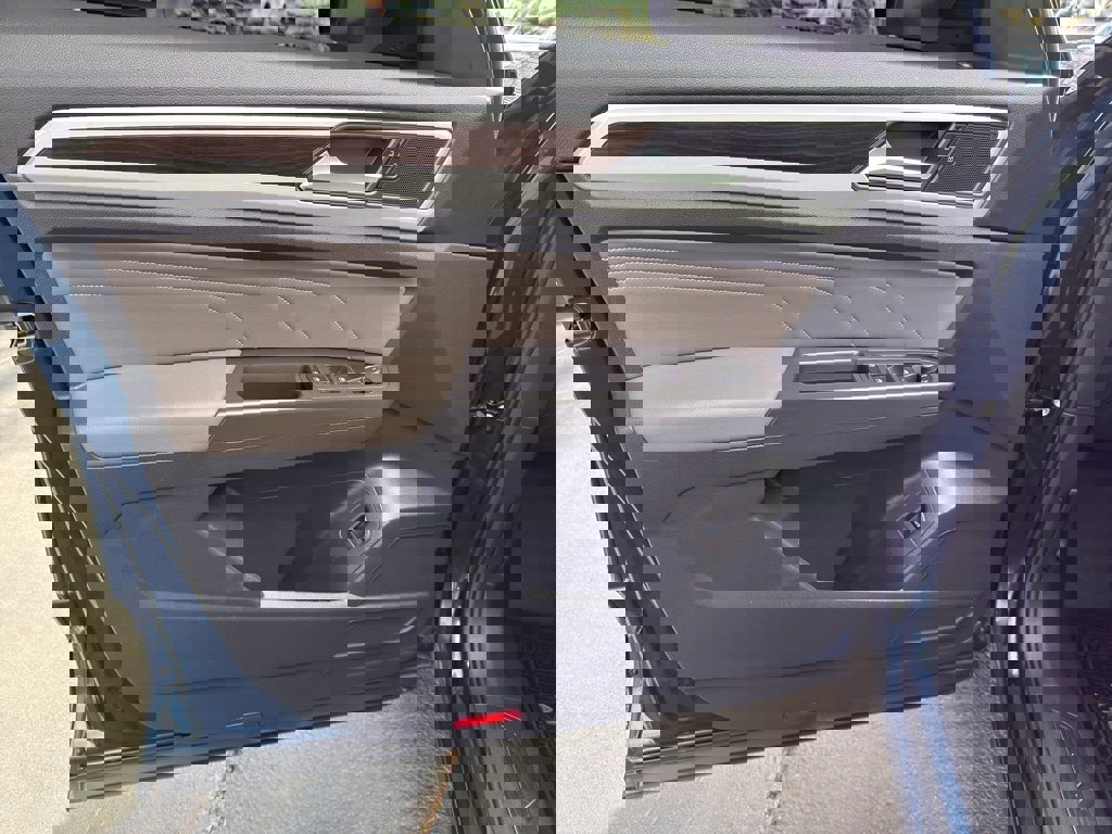 Used 2023 Volkswagen Atlas SE image 15