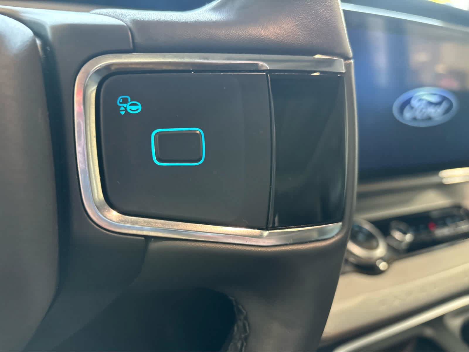 Certified 2025 Ford Expedition Active AWD/4WD image 15