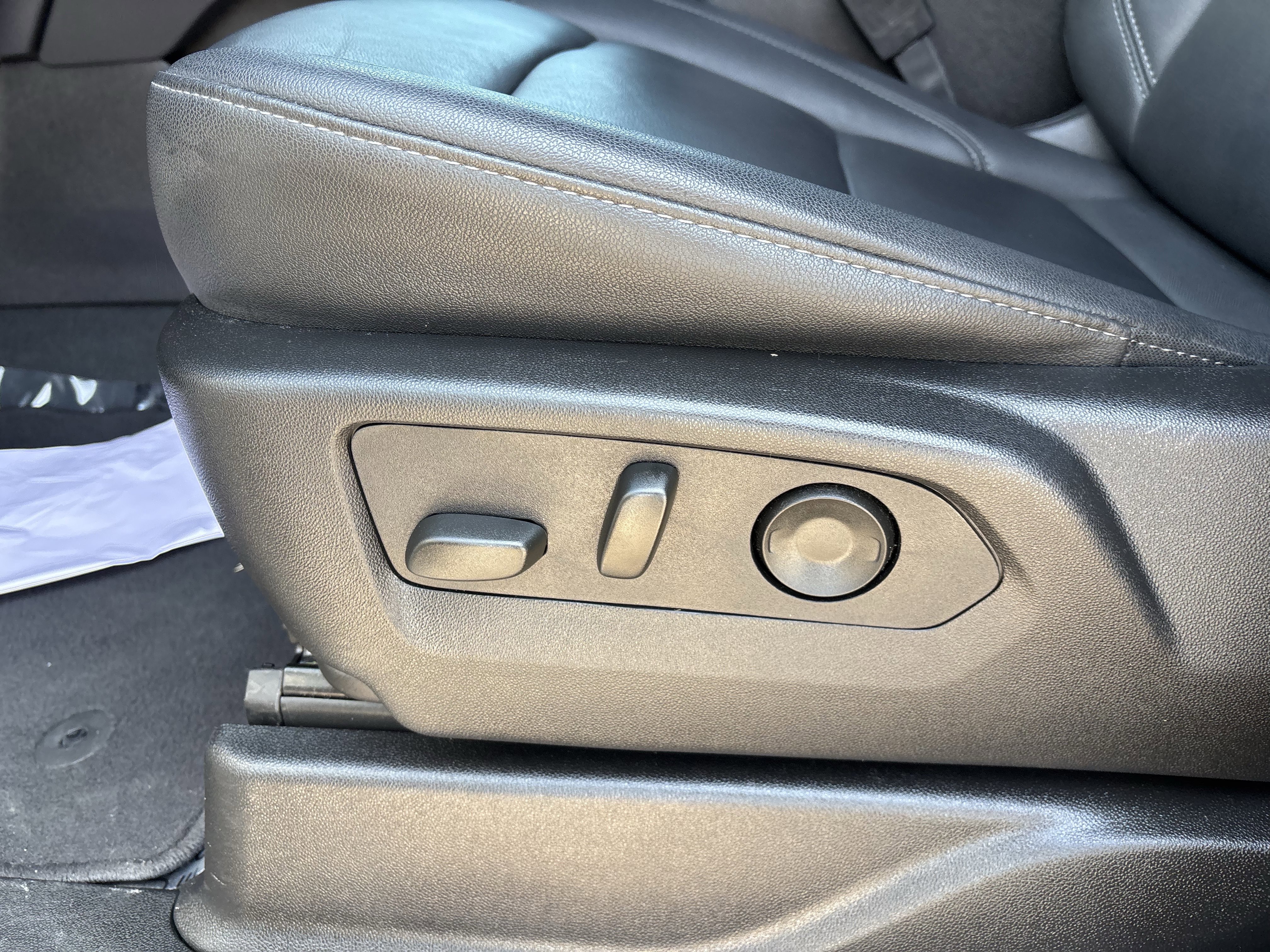 Used 2024 Chevrolet Tahoe Z71 w/ Luxury Package image 14