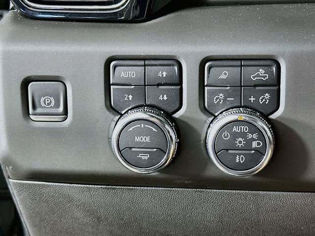Used 2025 GMC Sierra 2500 AT4 w/ Technology Package AWD/4WD image 27