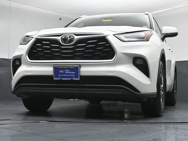 Used 2021 Toyota Highlander XLE AWD/4WD image 39
