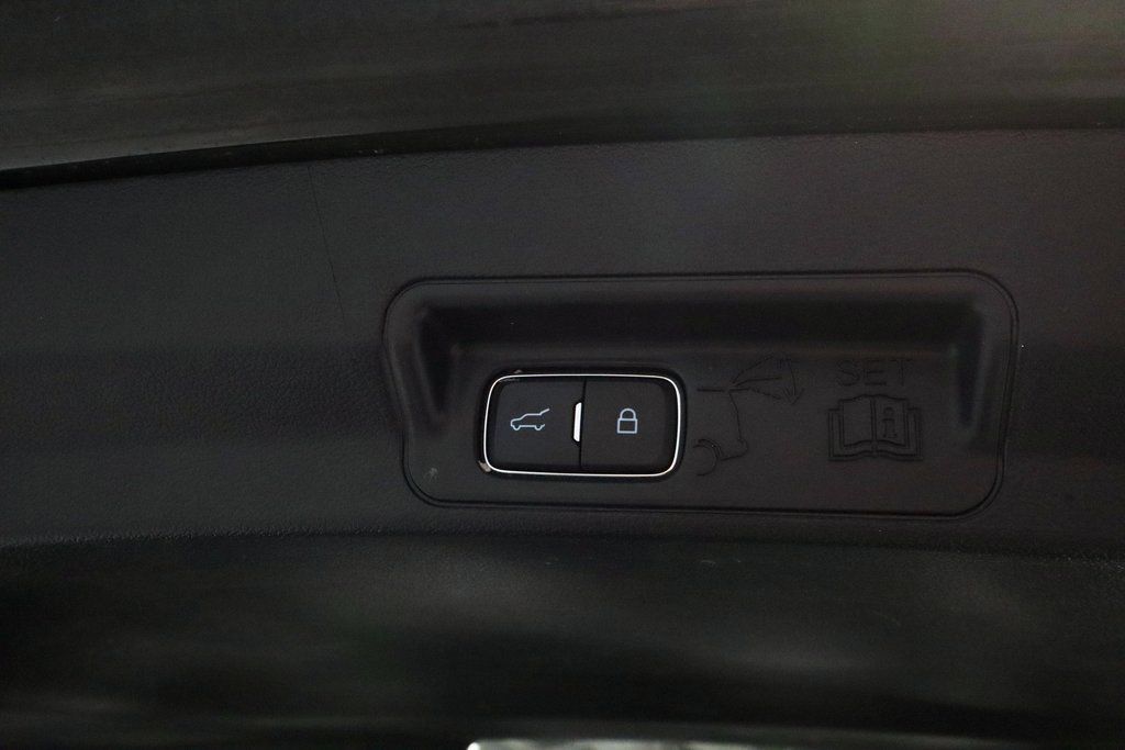 Certified 2022 Ford Explorer XLT image 16