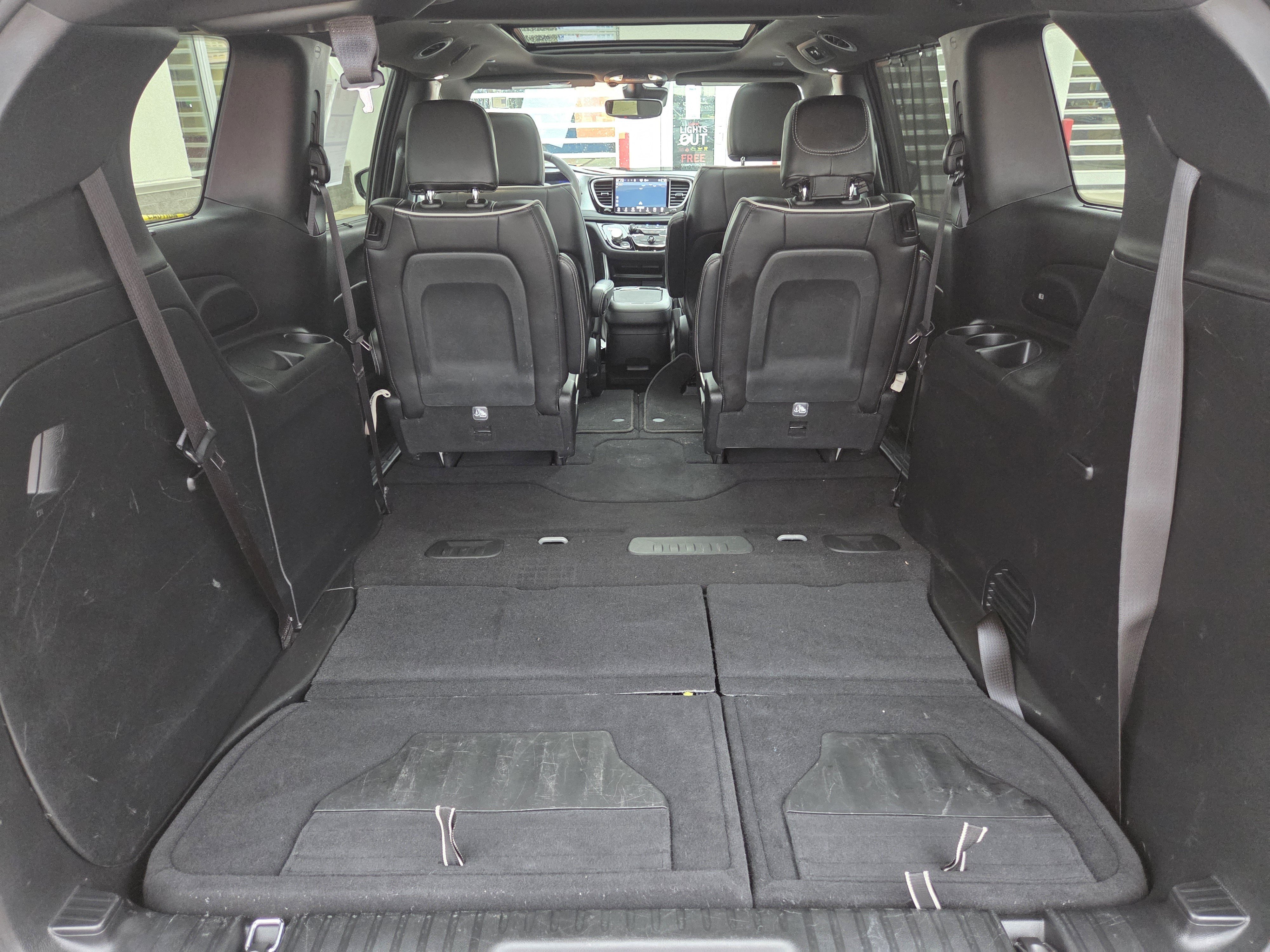 Used 2025 Chrysler Pacifica Limited FWD image 13