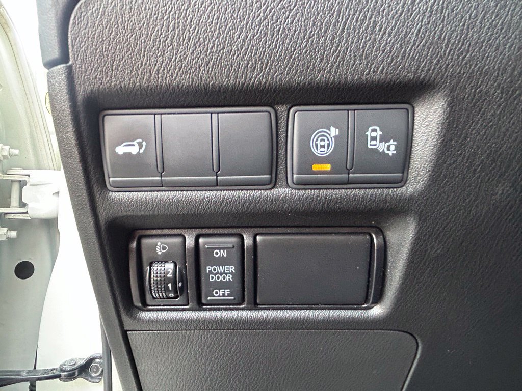 Used 2017 Nissan Armada Platinum w/ Captain Seat Package AWD/4WD image 17