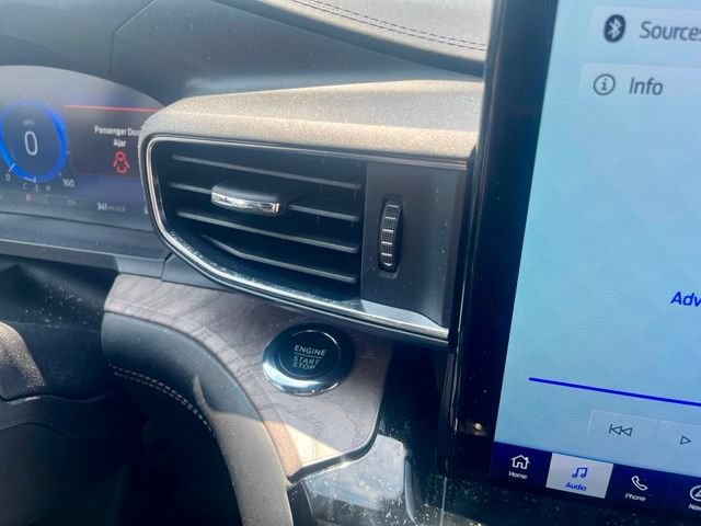 Certified 2024 Ford Explorer Platinum w/ Technology Package AWD/4WD image 11