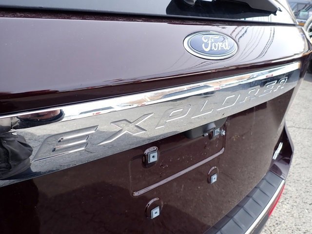 Certified 2022 Ford Explorer Limited w/ Equipment Group 301A image 9