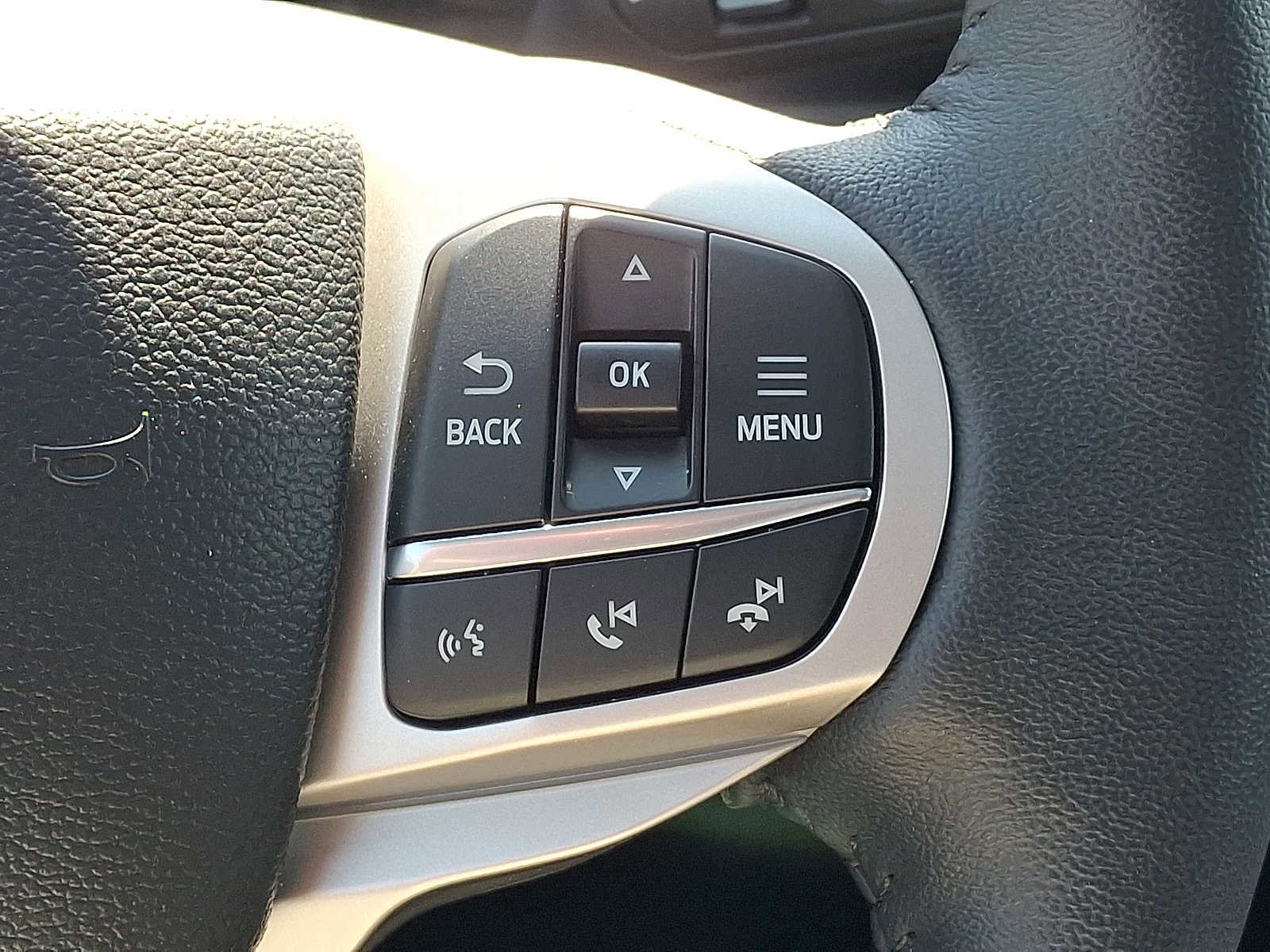 Certified 2023 Ford Explorer XLT w/ Equipment Group 202A AWD/4WD image 25