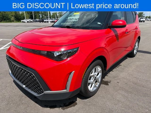 Used 2024 Kia Soul LX w/ Option Group 015 FWD image 2