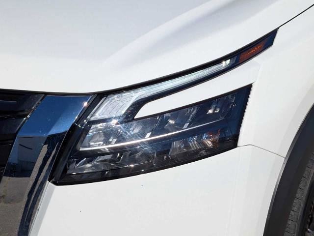 Used 2025 Nissan Pathfinder SV image 10