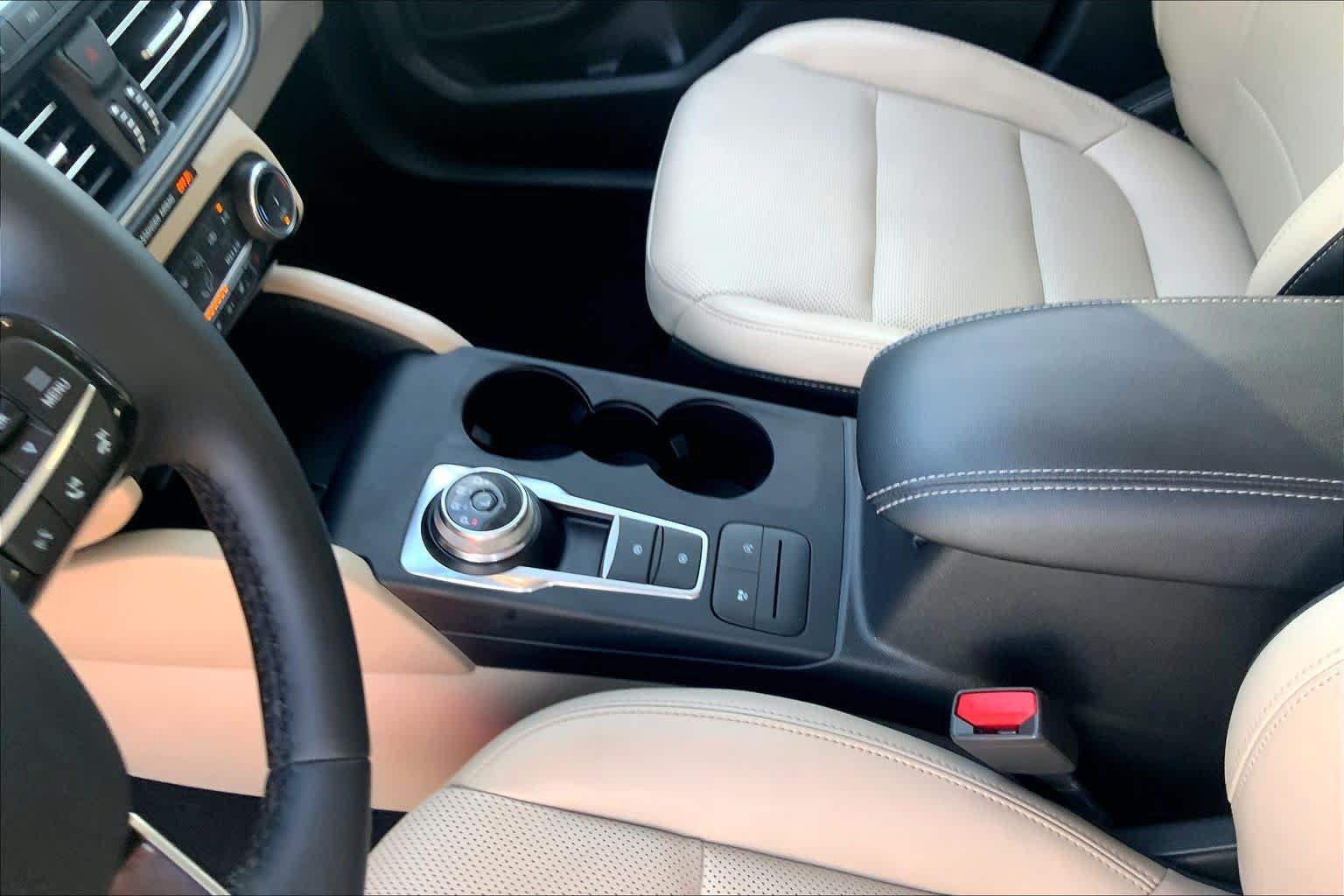Certified 2022 Ford Escape SEL FWD image 17