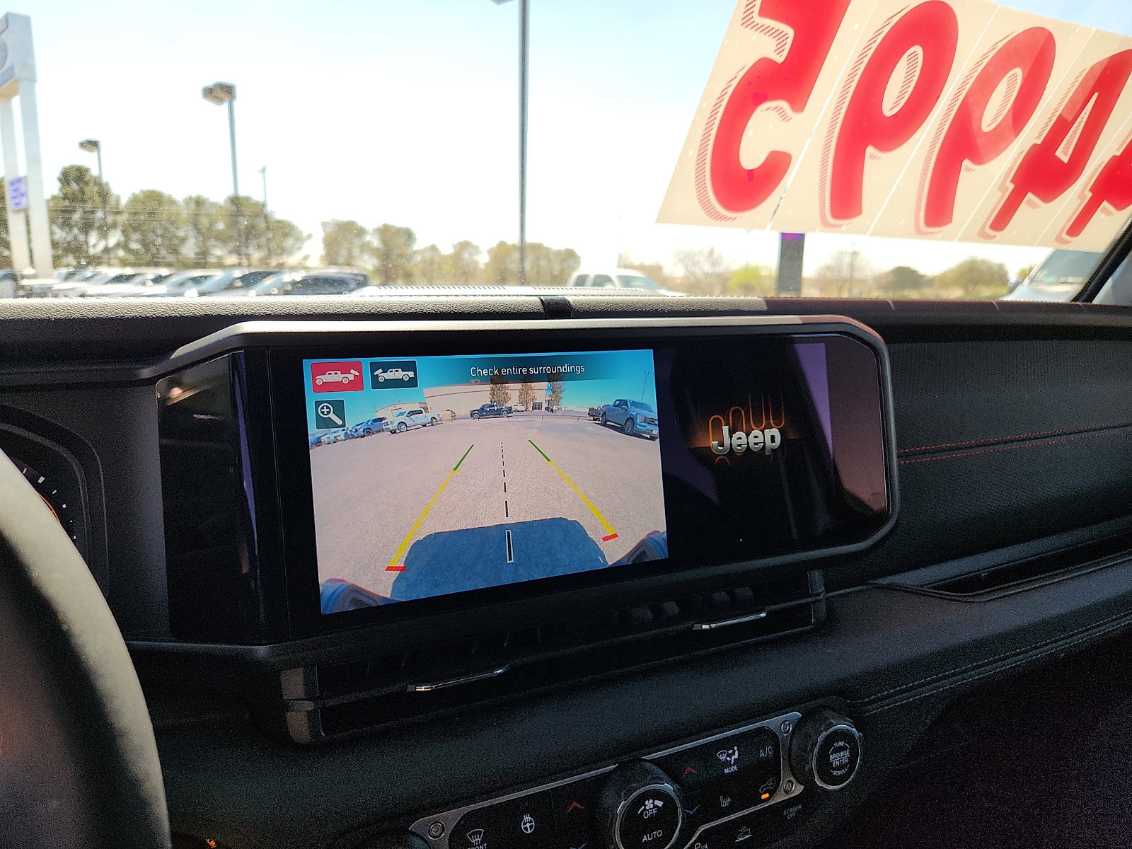 Used 2024 Jeep Gladiator Rubicon w/ Technology Group image 11