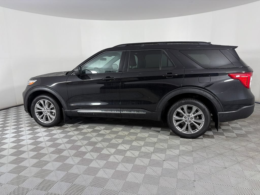 Certified 2023 Ford Explorer XLT w/ Equipment Group 202A AWD/4WD image 4