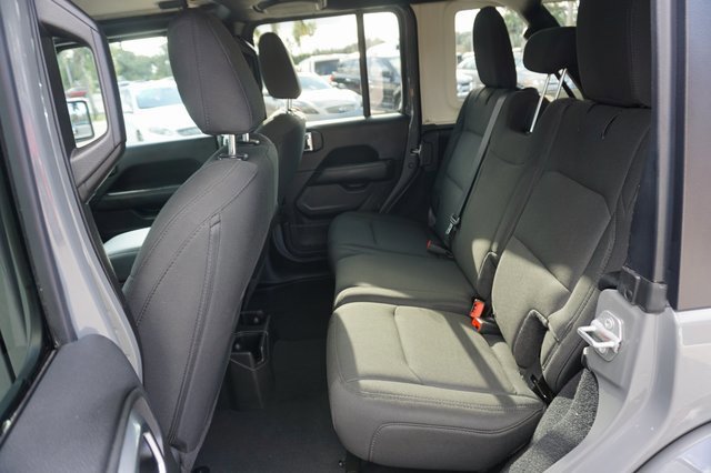 Used 2022 Jeep Wrangler Unlimited Sahara image 24