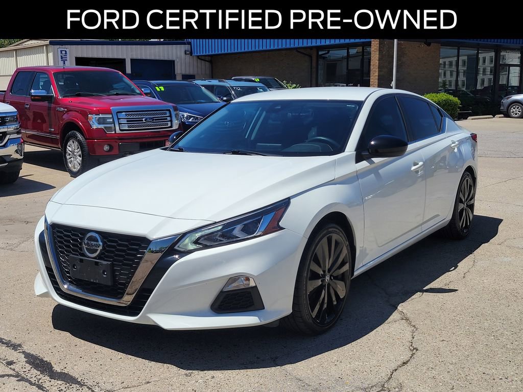 Used 2022 Nissan Altima 2.5 SR FWD image 2