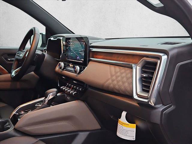 Used 2025 GMC Canyon Denali AWD/4WD image 18