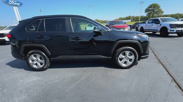 Used 2025 Toyota RAV4 XLE AWD/4WD image 9