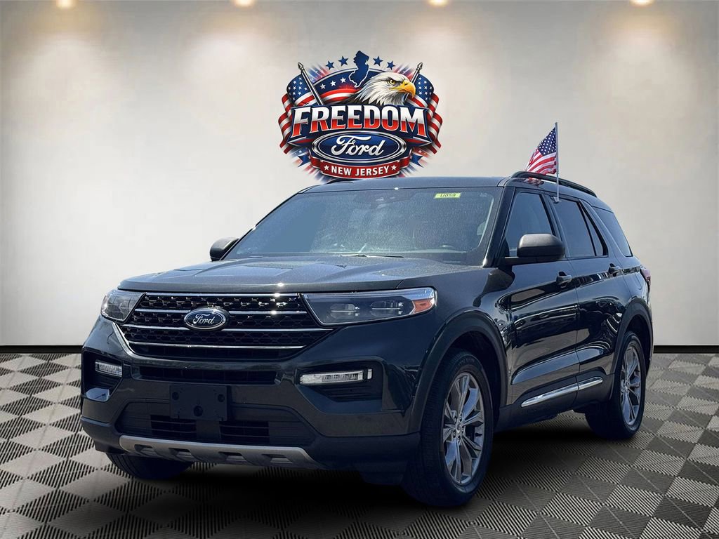Certified 2022 Ford Explorer XLT w/ Equipment Group 202A AWD/4WD image 2