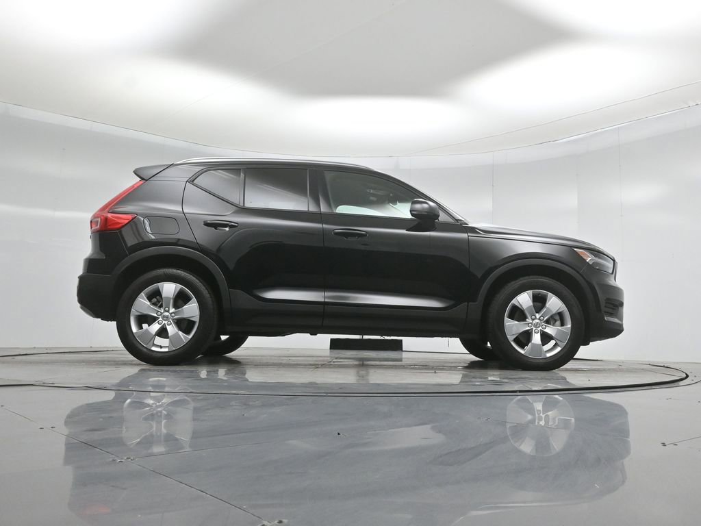Used 2022 Volvo XC40 T5 Momentum image 45