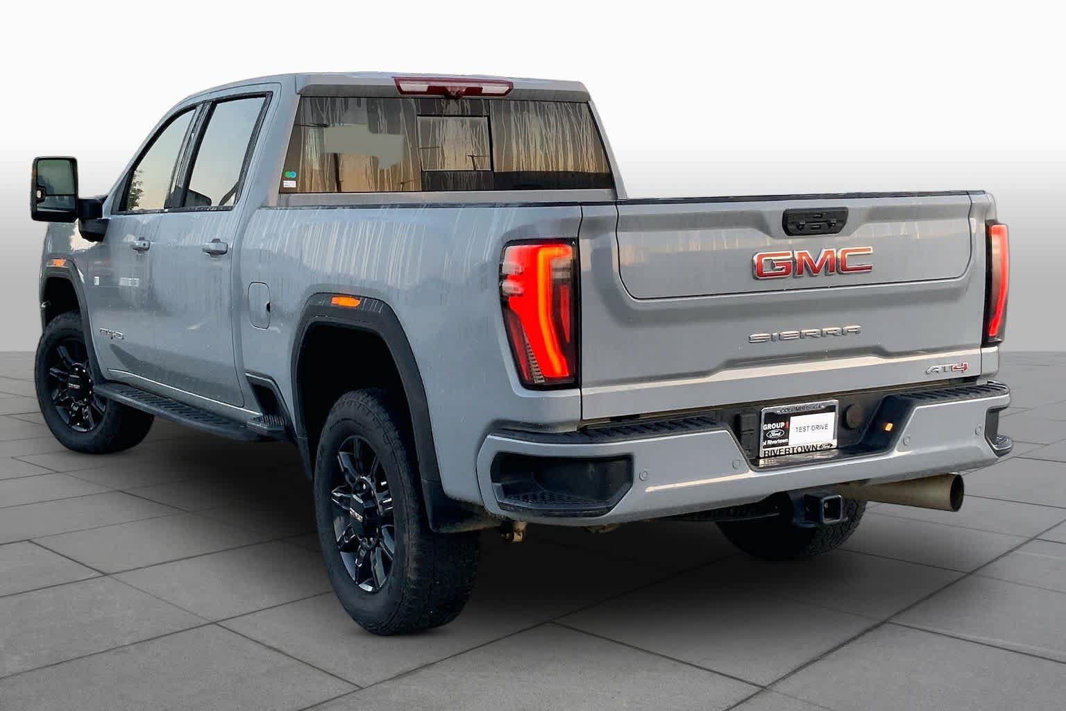 Used 2024 GMC Sierra 2500 AT4 w/ AT4 Premium Plus Package AWD/4WD image 11