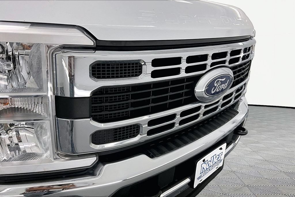 Certified 2025 Ford F350 XLT w/ FX4 Off-Road Package AWD/4WD image 29