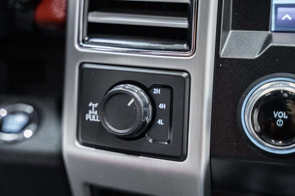 Certified 2020 Ford F350 Platinum w/ FX4 Off-Road Package image 34