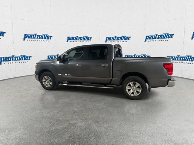Used 2018 Nissan Titan SV AWD/4WD image 7