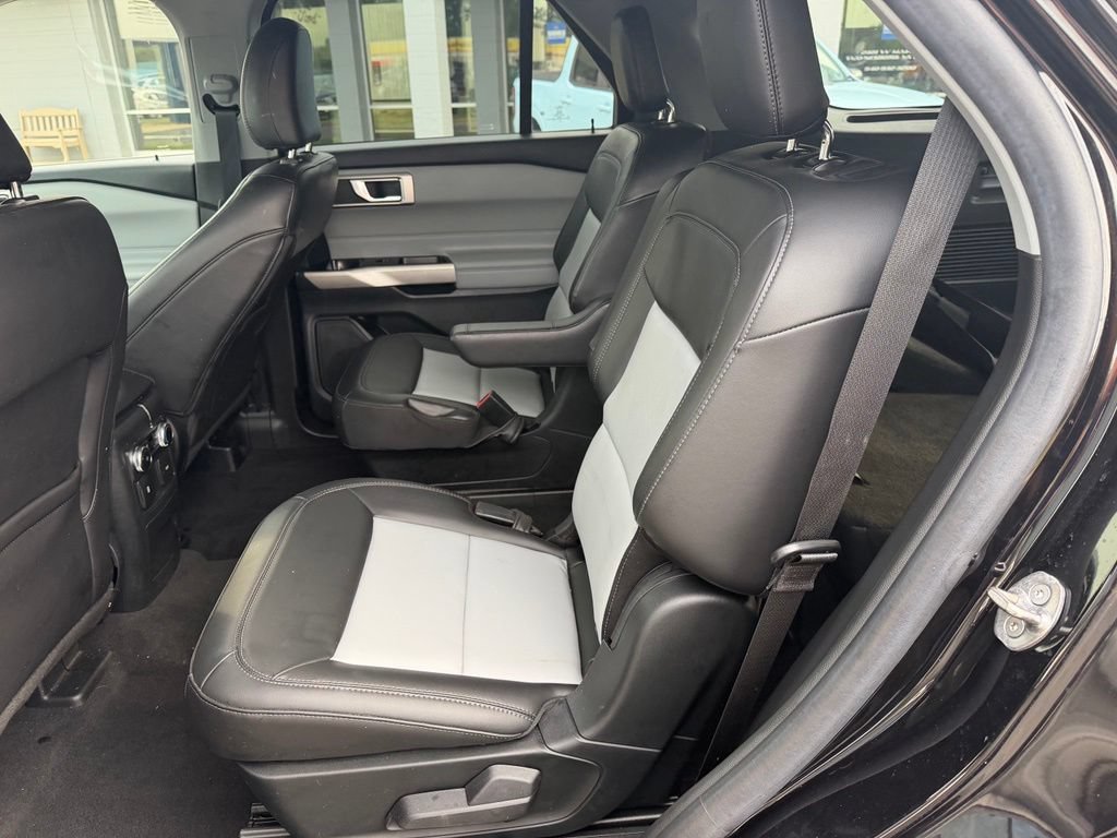 Certified 2023 Ford Explorer XLT w/ Equipment Group 202A AWD/4WD image 16