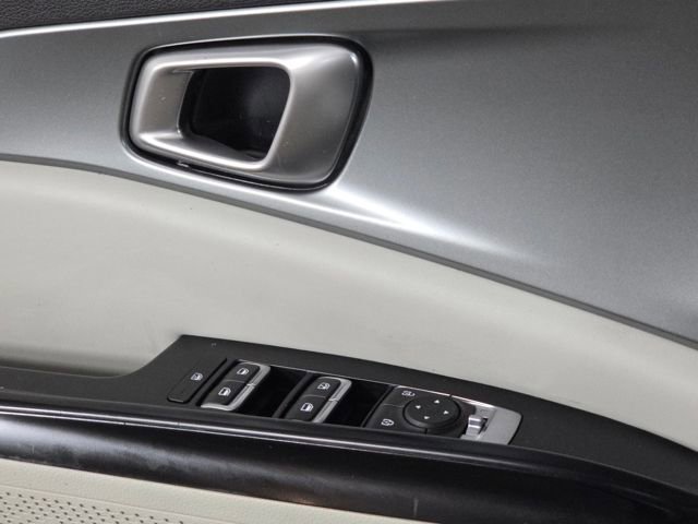 Used 2022 Kia Carnival LX image 29