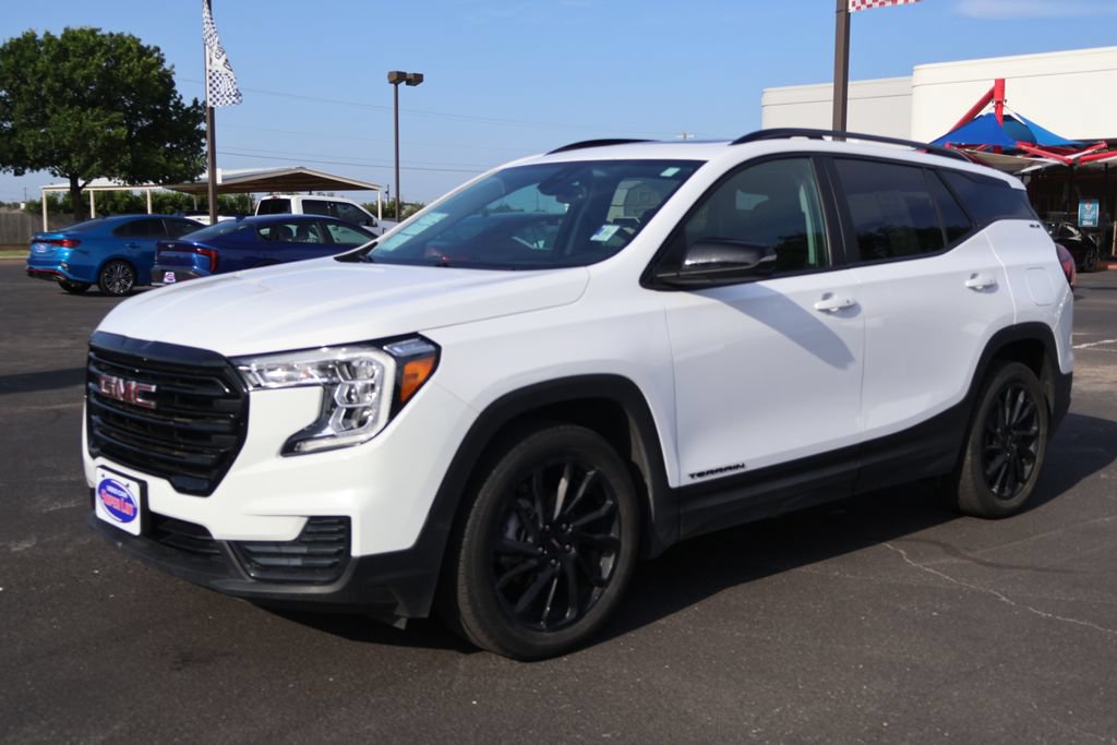 Used 2023 GMC Terrain SLE w/ Driver Convenience Package FWD image 12