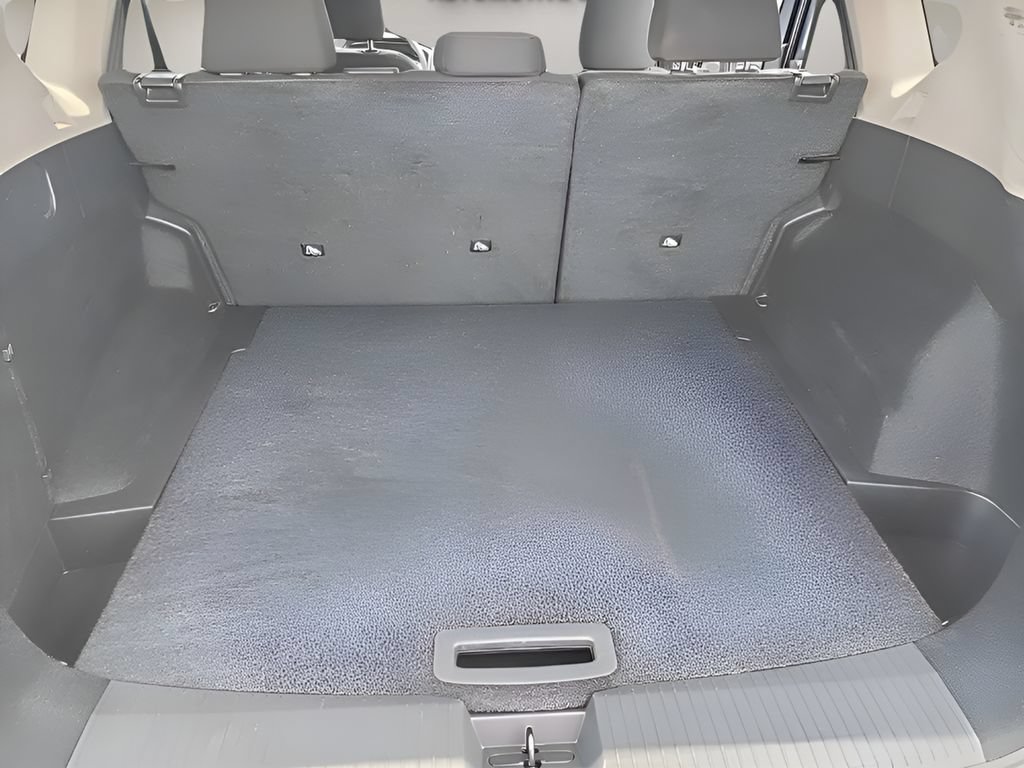 Used 2025 Nissan Rogue SV AWD/4WD image 9