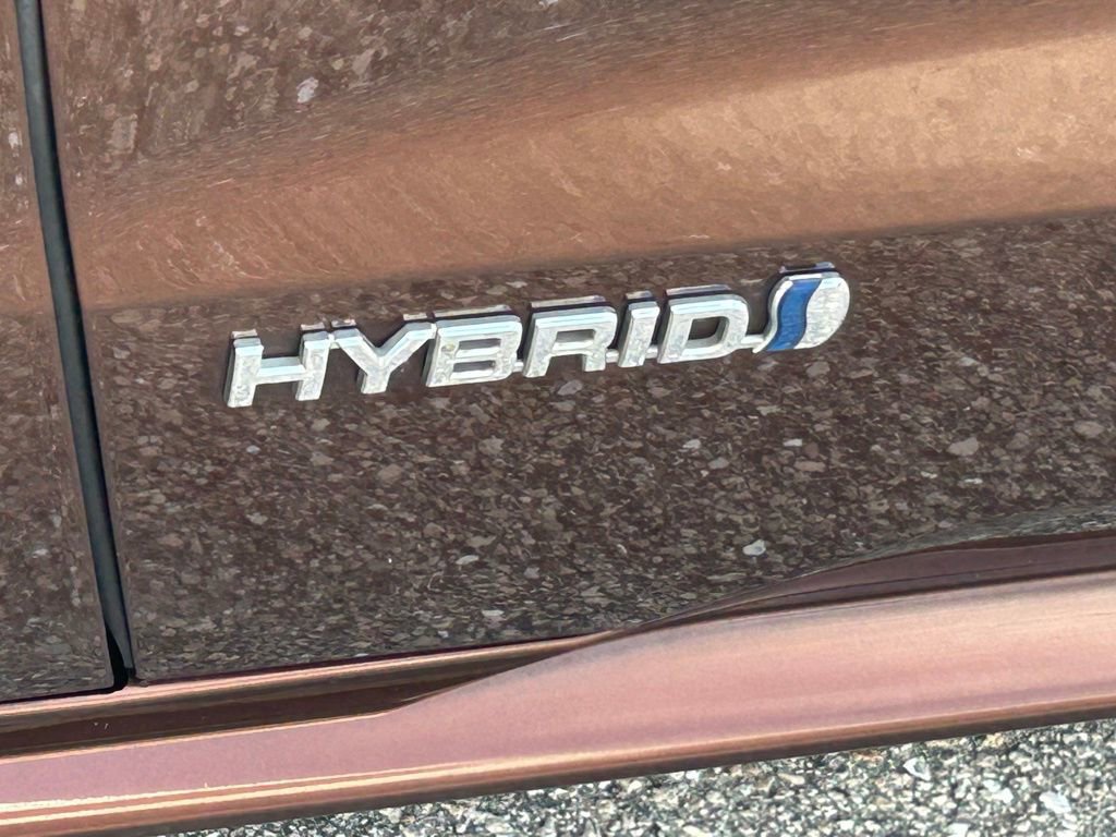 Used 2021 Toyota Sienna XLE image 16