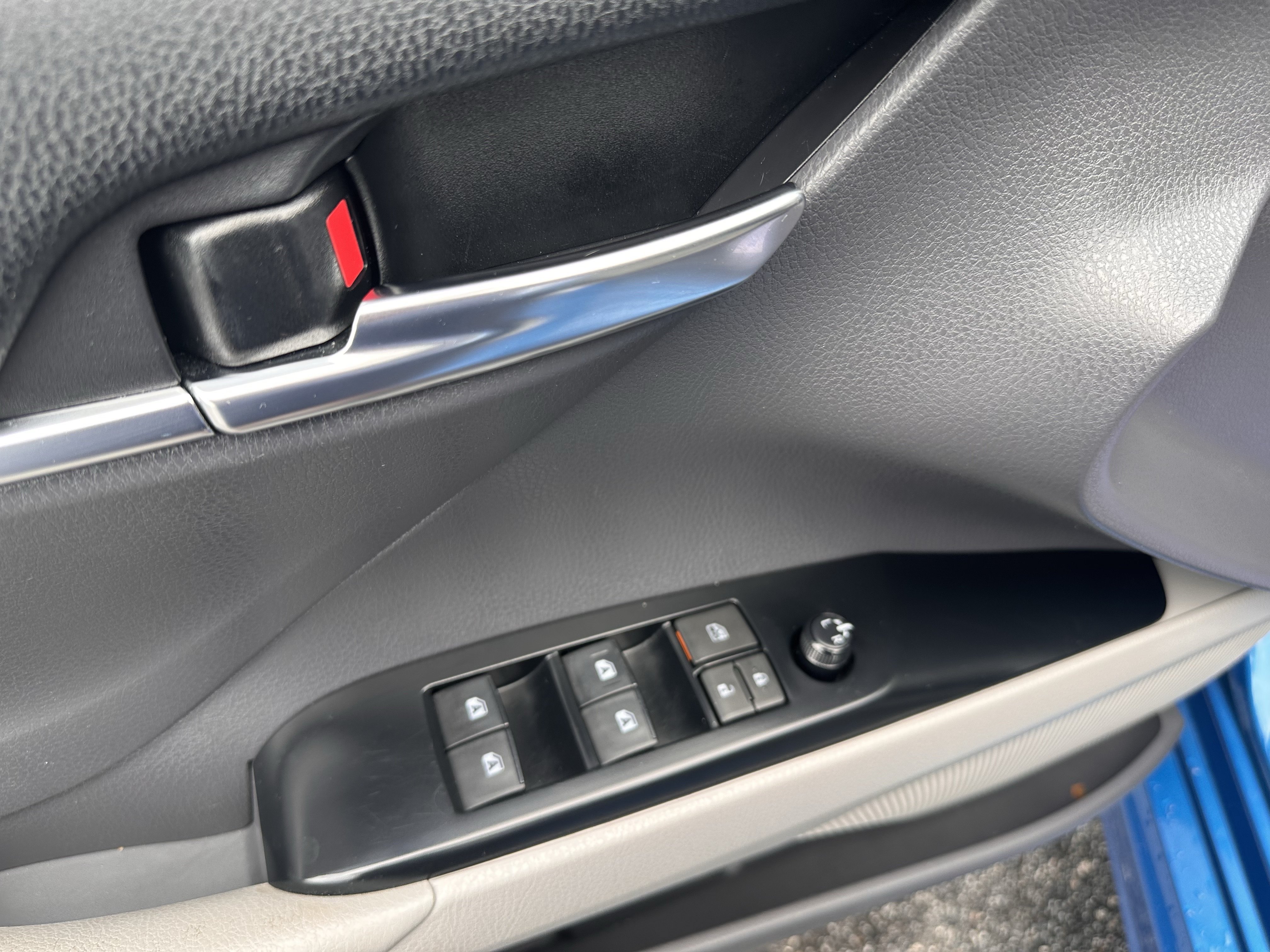 Used 2019 Toyota Camry SE w/ Convenience Package FWD image 18