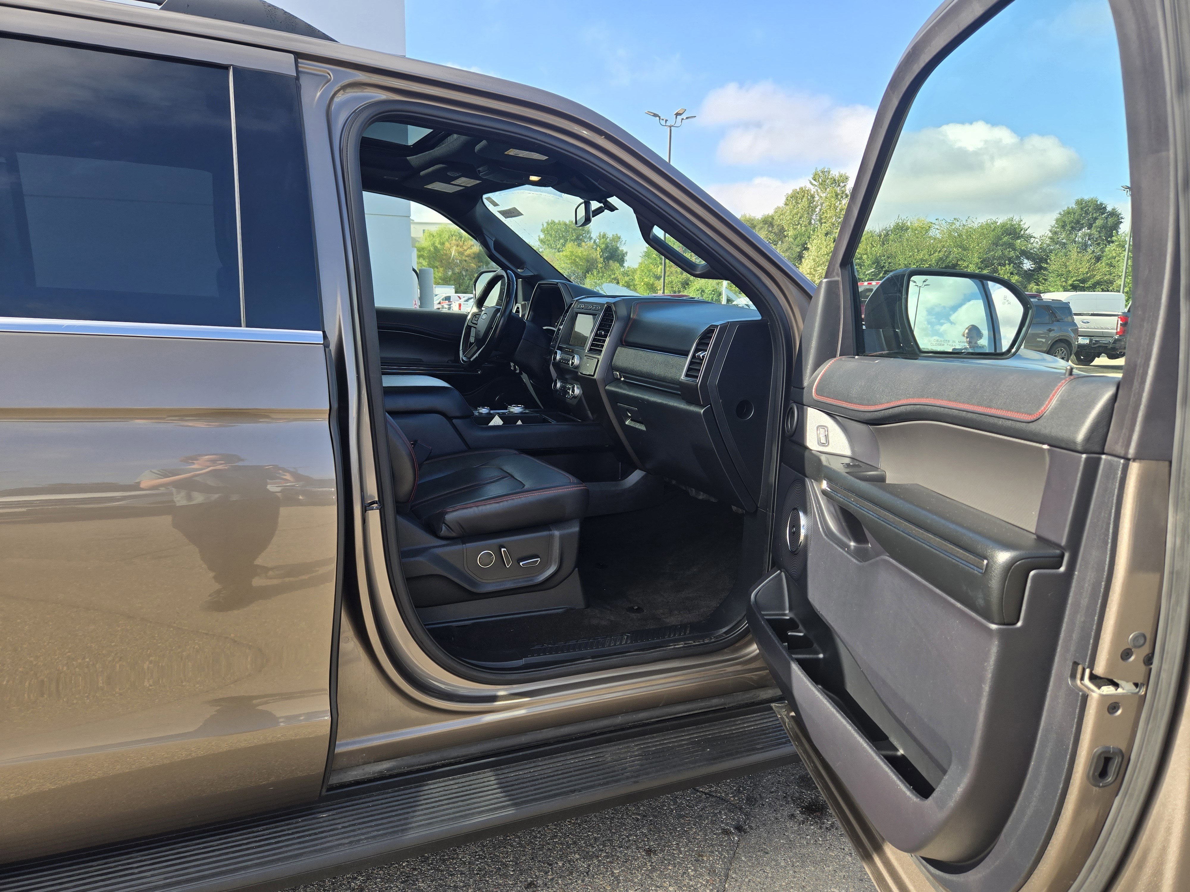 Certified 2019 Ford Expedition Limited w/ Equipment Group 303A image 19