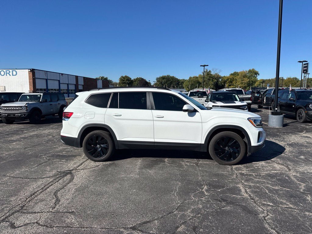 Used 2024 Volkswagen Atlas SE AWD/4WD image 4