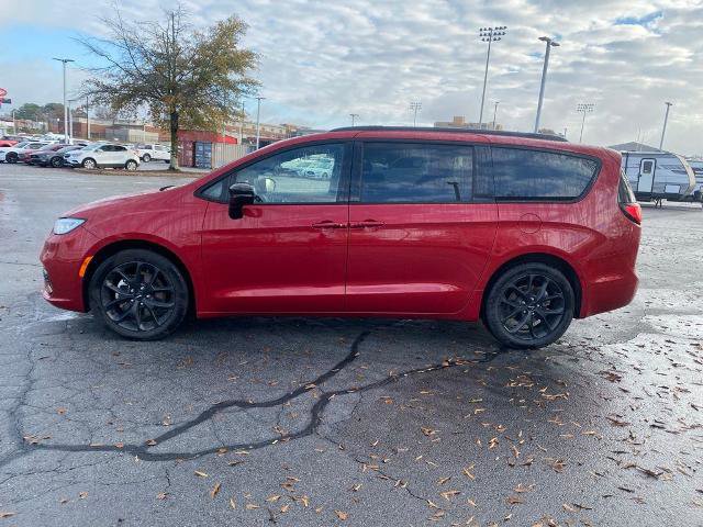 Used 2025 Chrysler Pacifica Limited video 2