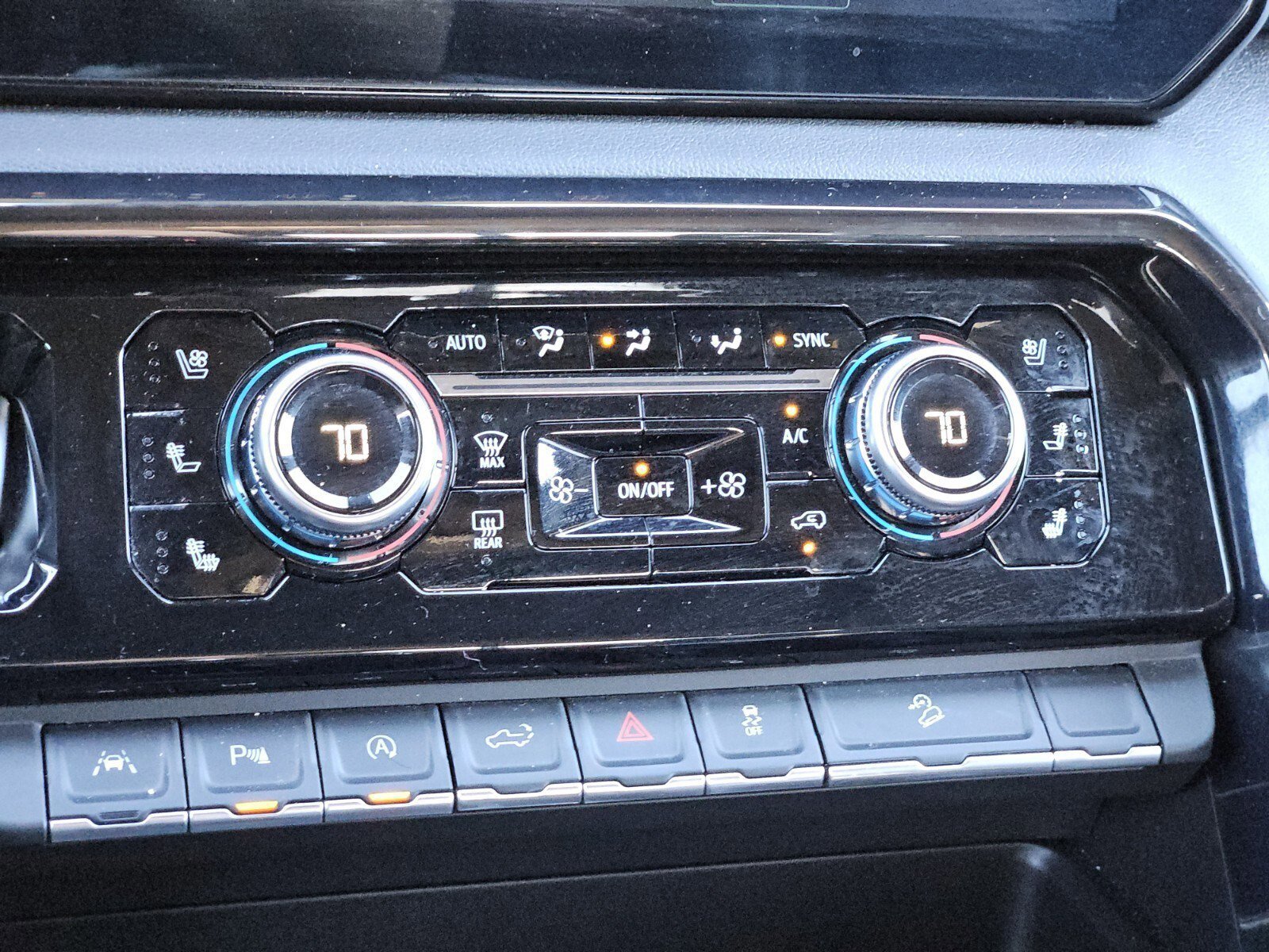 Used 2024 GMC Sierra 1500 AT4 w/ Technology Package image 24