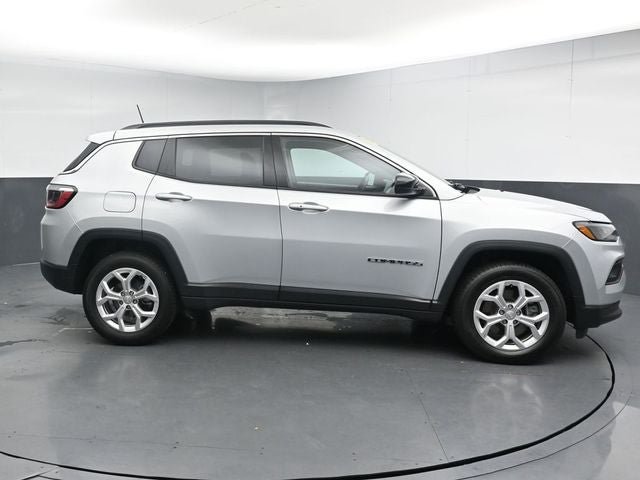 Used 2024 Jeep Compass Latitude AWD/4WD image 12