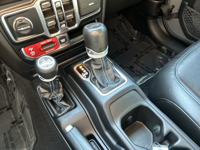 Used 2023 Jeep Wrangler Unlimited Rubicon 4xe w/ Cold Weather Group AWD/4WD image 32