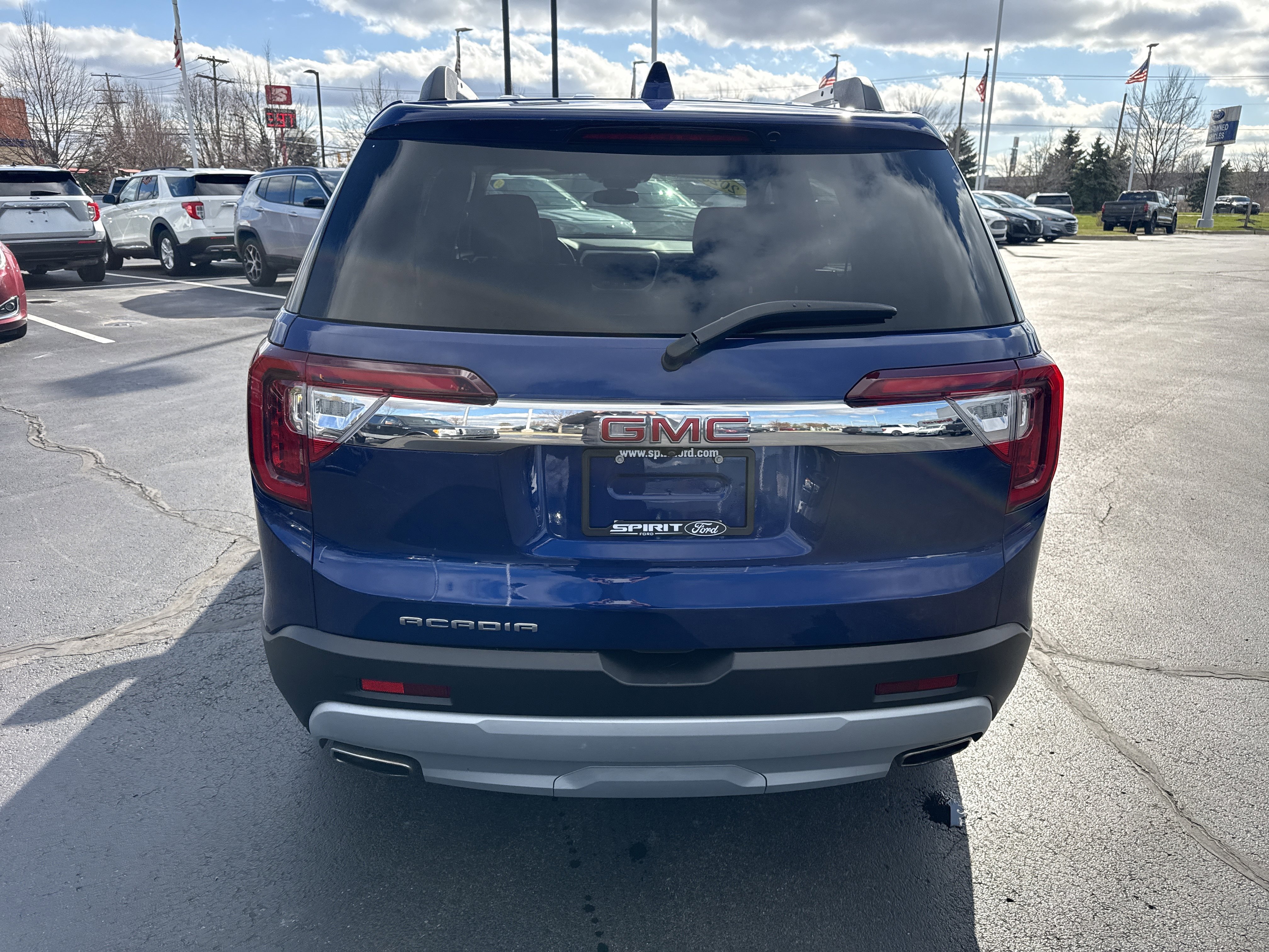 Used 2023 GMC Acadia SLE w/ Driver Convenience Package FWD image 6