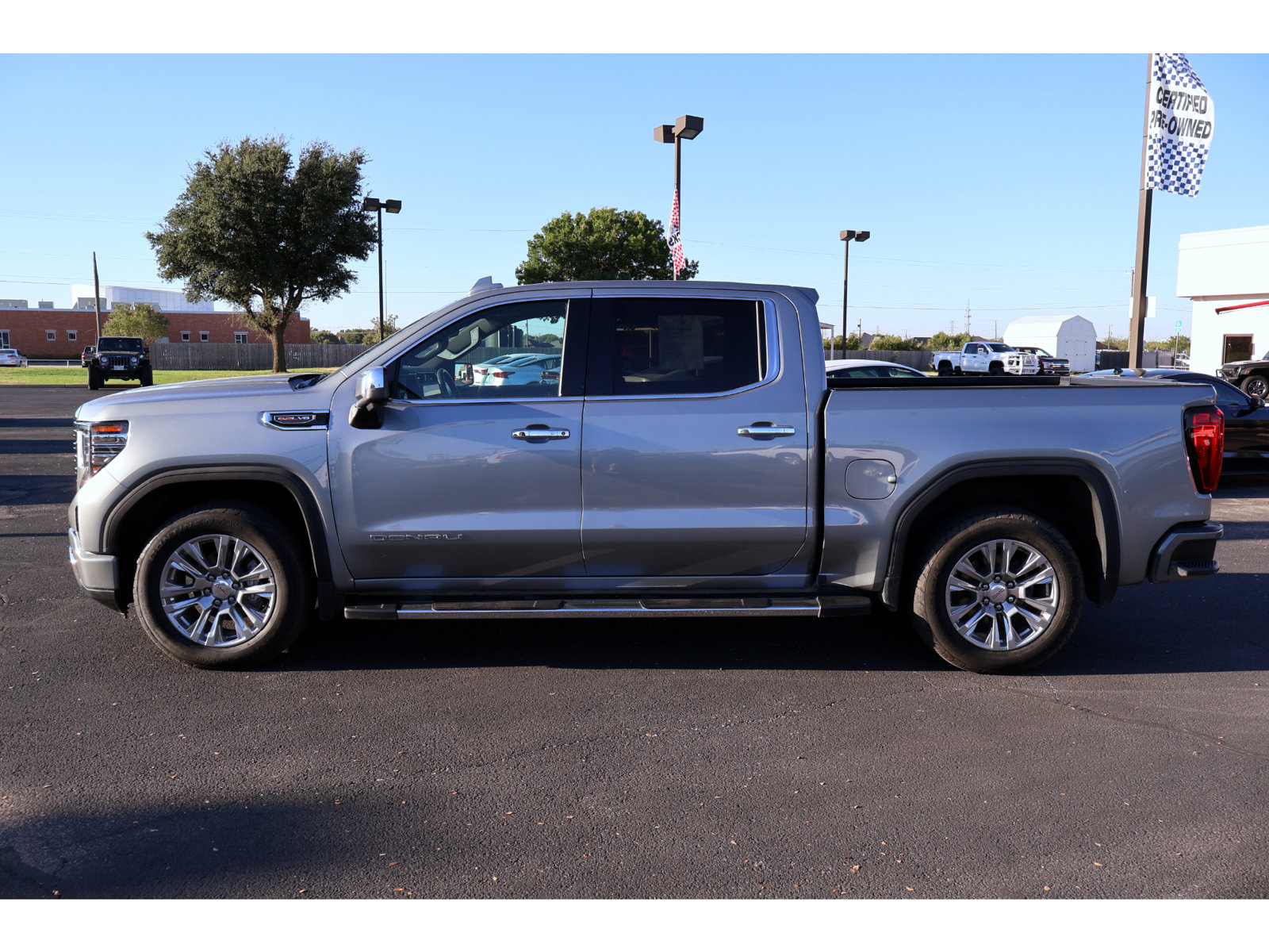 Used 2024 GMC Sierra 1500 Denali w/ Technology Package AWD/4WD image 2