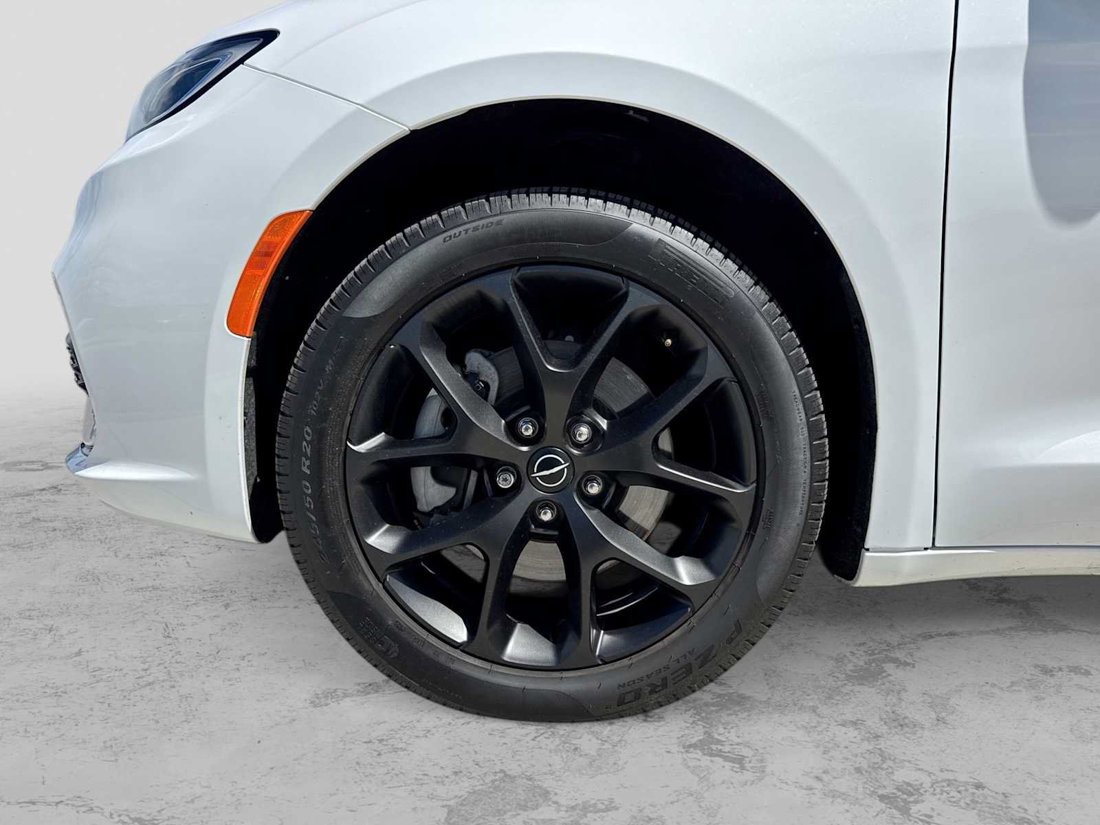 Used 2026 Chrysler Pacifica Limited w/ S Appearance Package AWD/4WD image 13