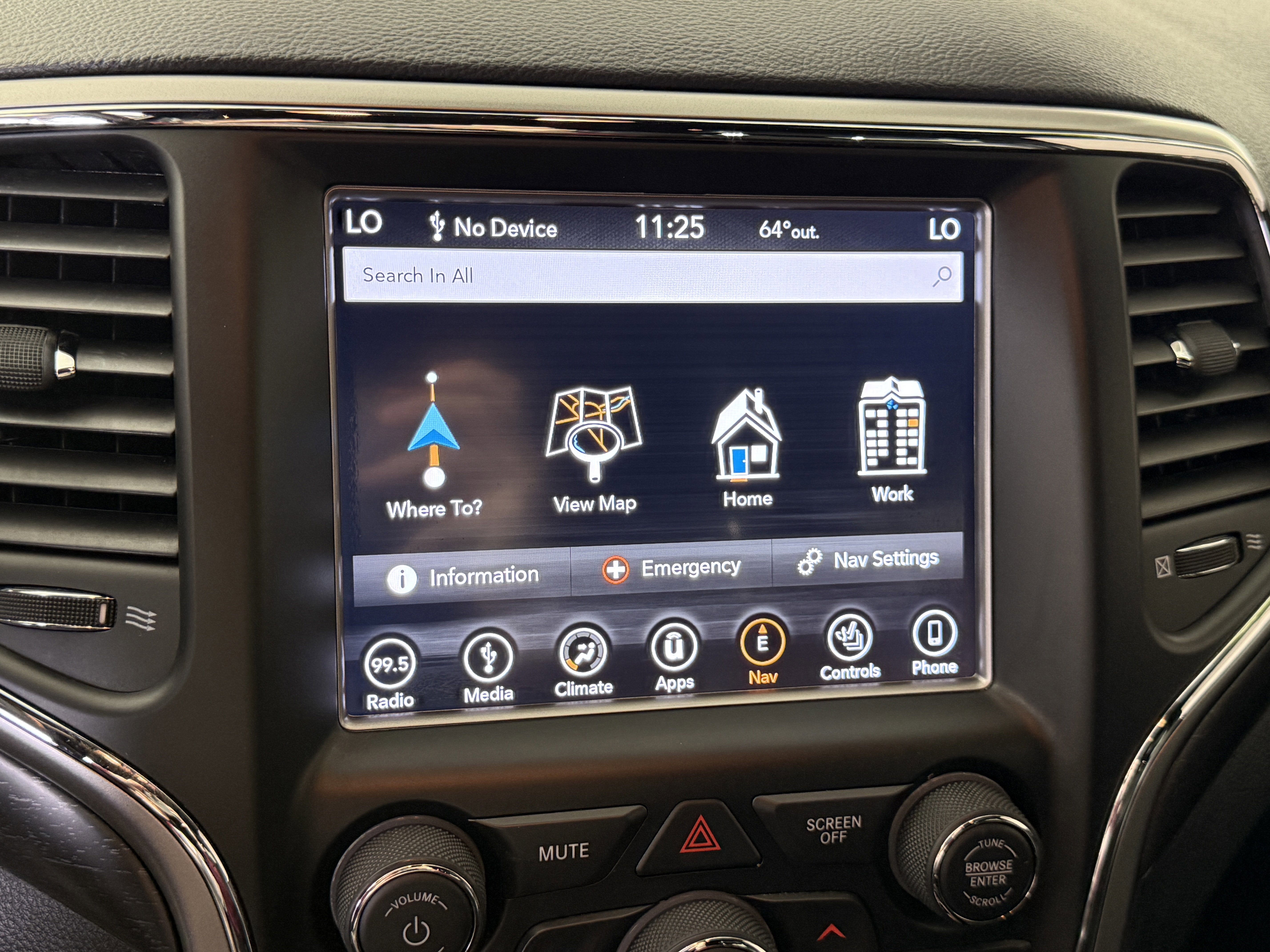 Used 2018 Jeep Grand Cherokee Altitude image 18