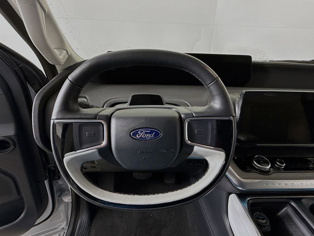 Certified 2025 Ford Expedition Max Platinum image 17