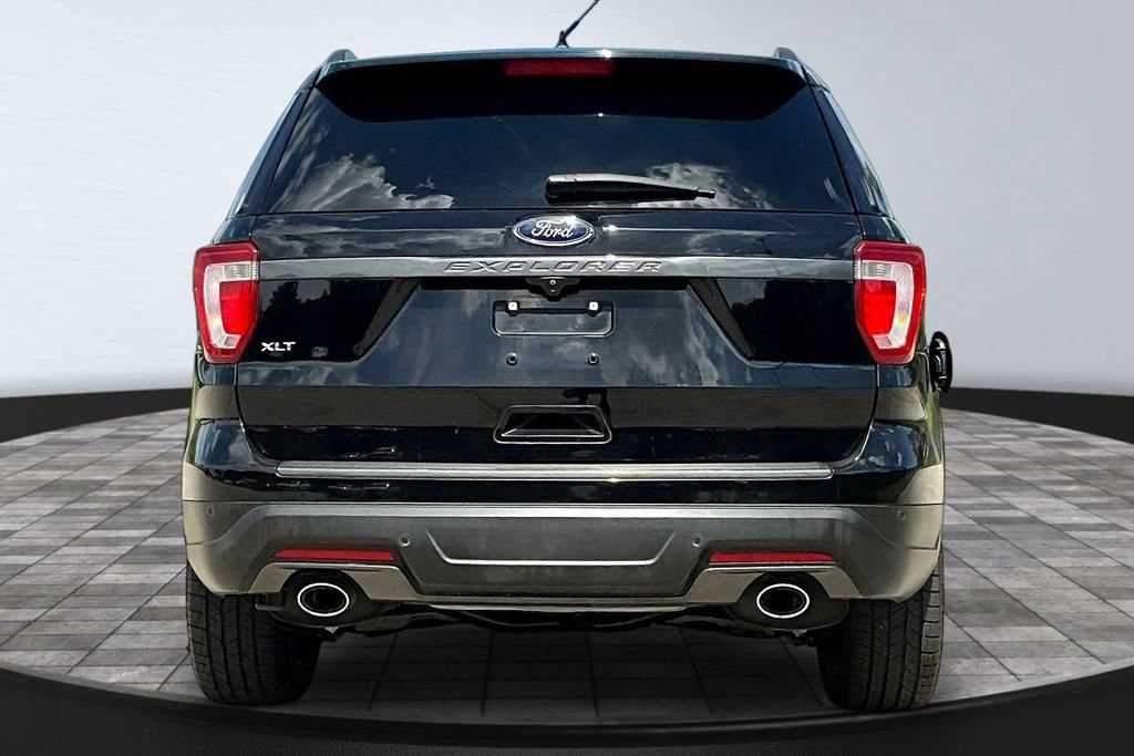 Certified 2018 Ford Explorer XLT w/ Equipment Group 202A FWD image 5