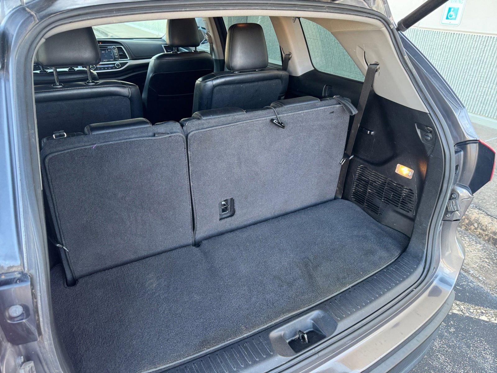 Used 2017 Toyota Highlander XLE image 17